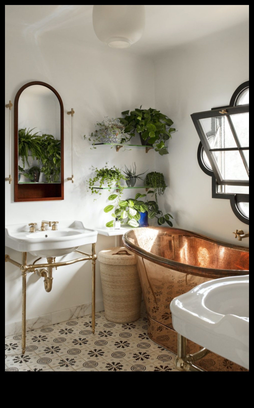 Ποιες είναι μερικές ιδέες διακόσμησης μπάνιου Urban Farmhouse με Vintage πινελιές;