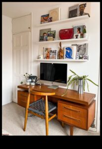 Πώς μπορώ να ενσωματώσω μοντέρνα στοιχεία Mid-Century στη διακόσμηση του γραφείου μου;